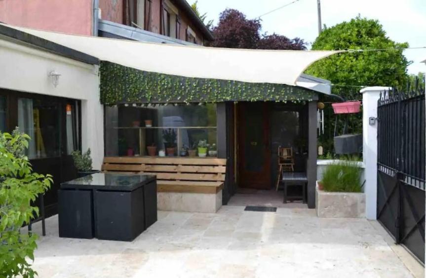 Leleka Hostel Esbly Extérieur photo